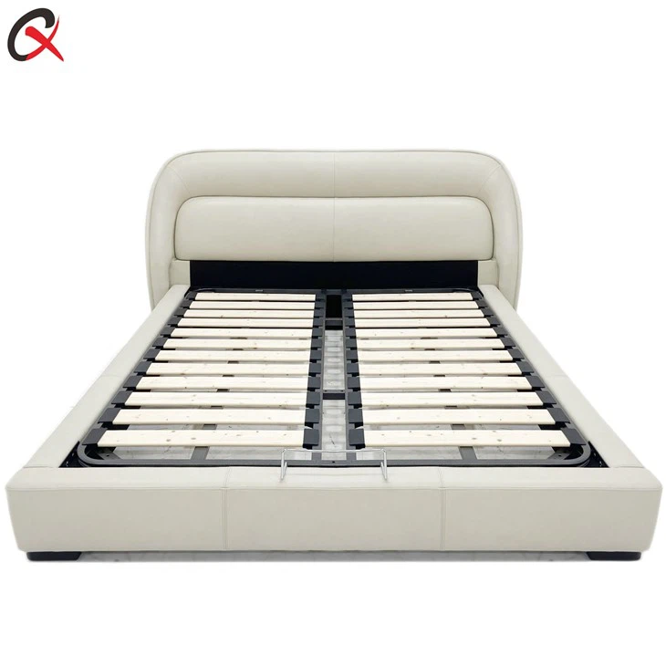 আইভরি সাদা চামড়ার বিছানা